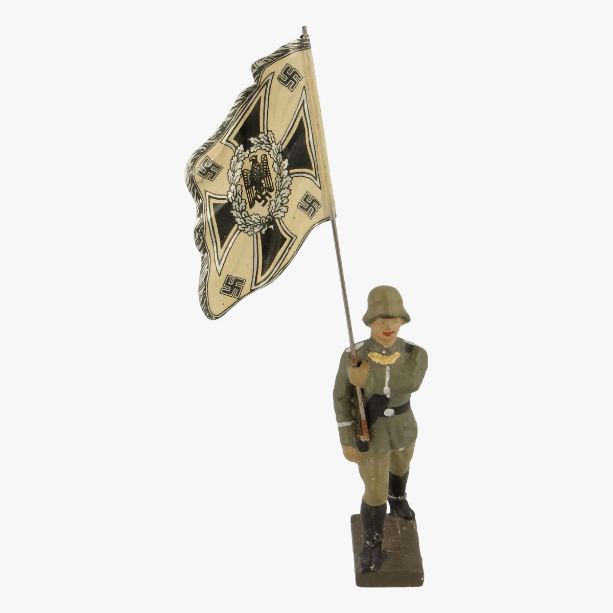 Afbeeldingen van Elastolin soldaatje met vlag 