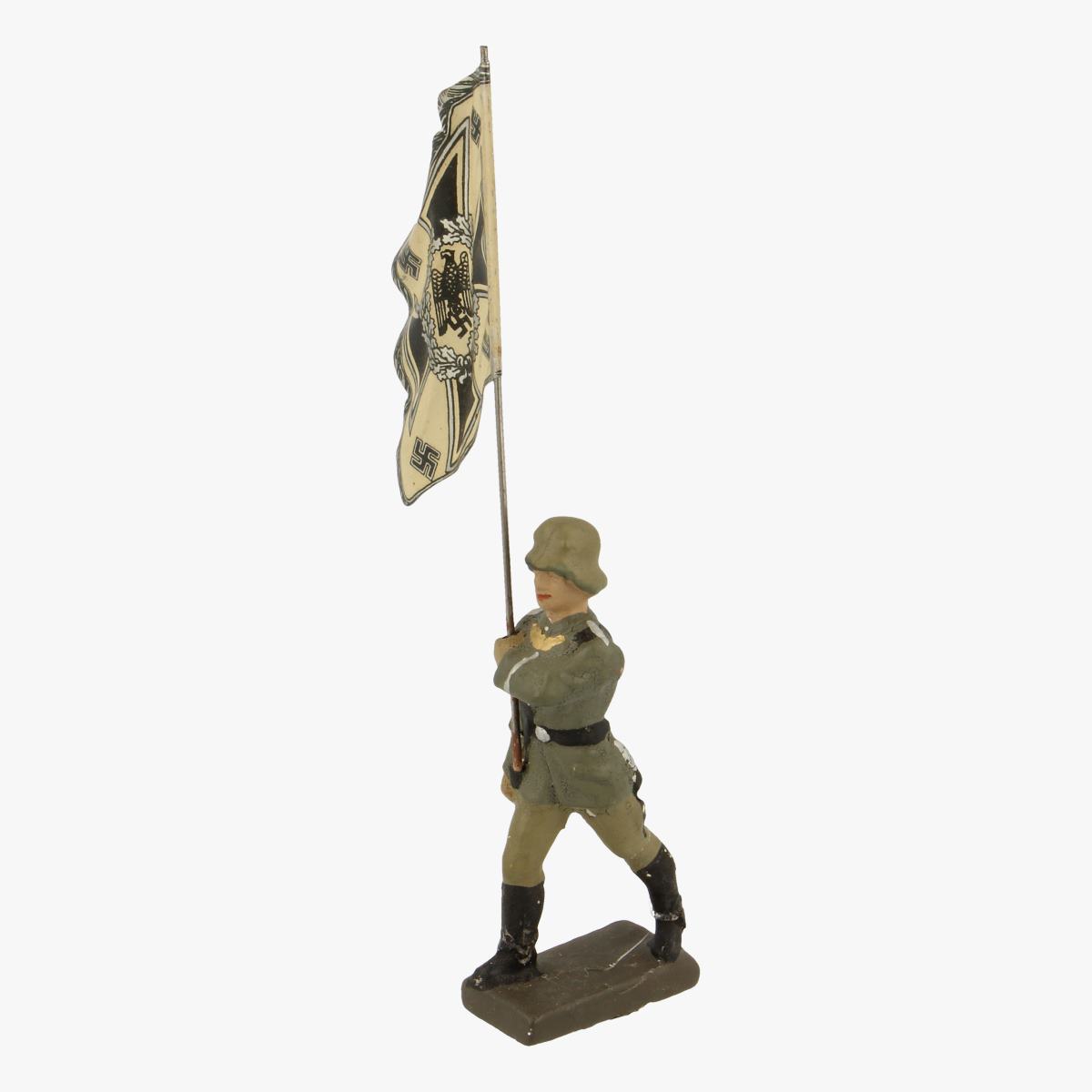 Afbeeldingen van Elastolin soldaatje met vlag 
