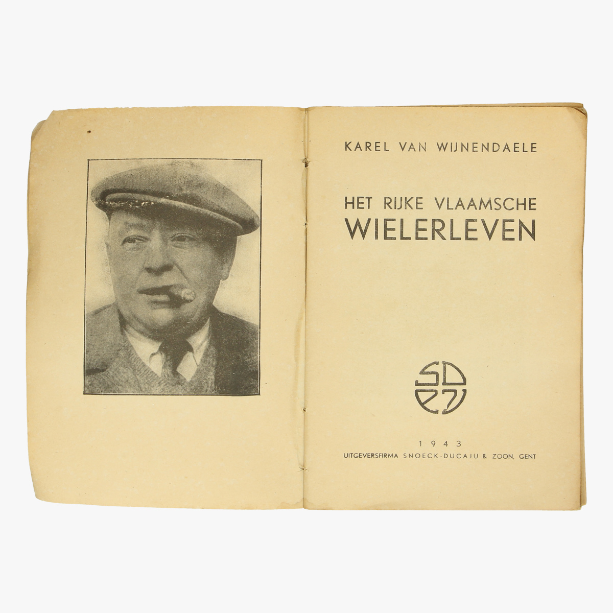 Afbeeldingen van boek Het rijke Vlaamsche wielerleven 1943