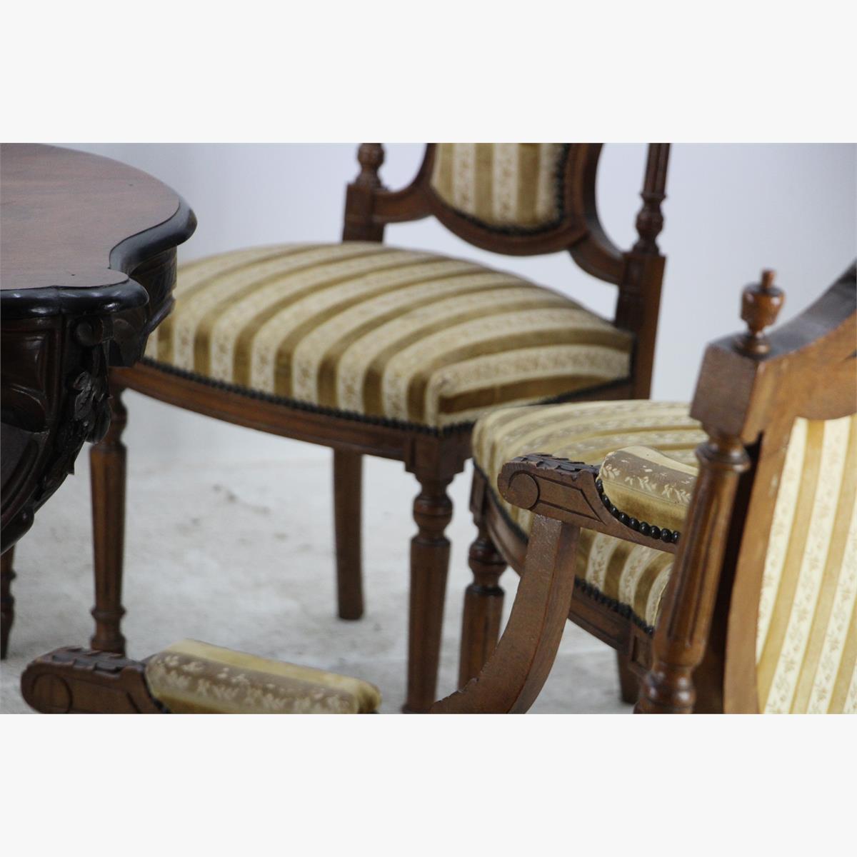 Afbeeldingen van antieke zithoek een zitbank twee armstoelen en vier gewone stoelen 